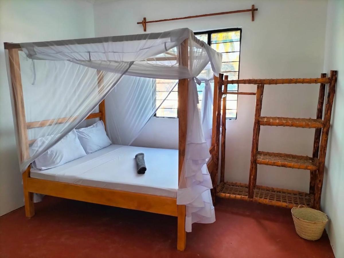 Mambo Leo Hostel باجي المظهر الخارجي الصورة