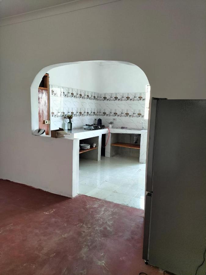 Mambo Leo Hostel باجي المظهر الخارجي الصورة